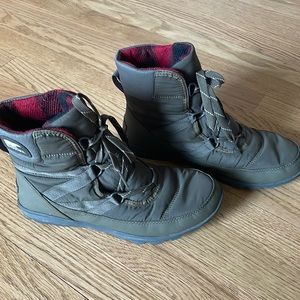 Sorel Whitney Short Lace Boots Size 8.5